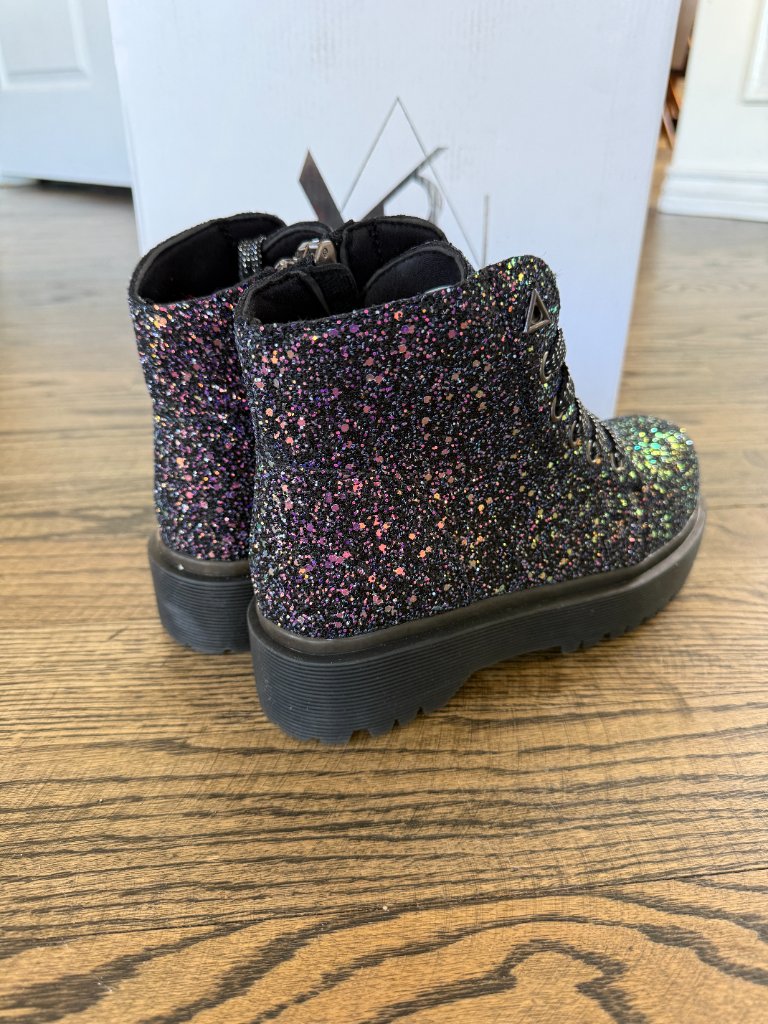 Yru Slayer Black Glitter Platform Boots Size 8 New In Box — image 5 of 8